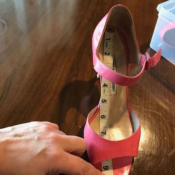 Pink Manolo Blahnik heels - Picture 6 of 6